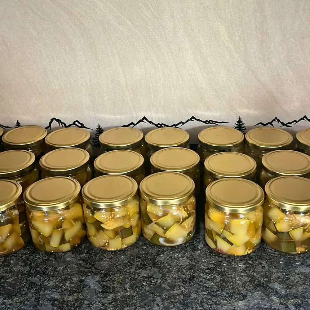 eingemachte Zucchetti Produkte nach der Verarbeitung.